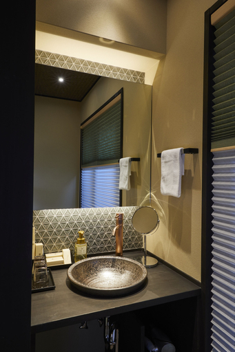 Bathroom 3, Rinn Tsukinuke, Kyoto