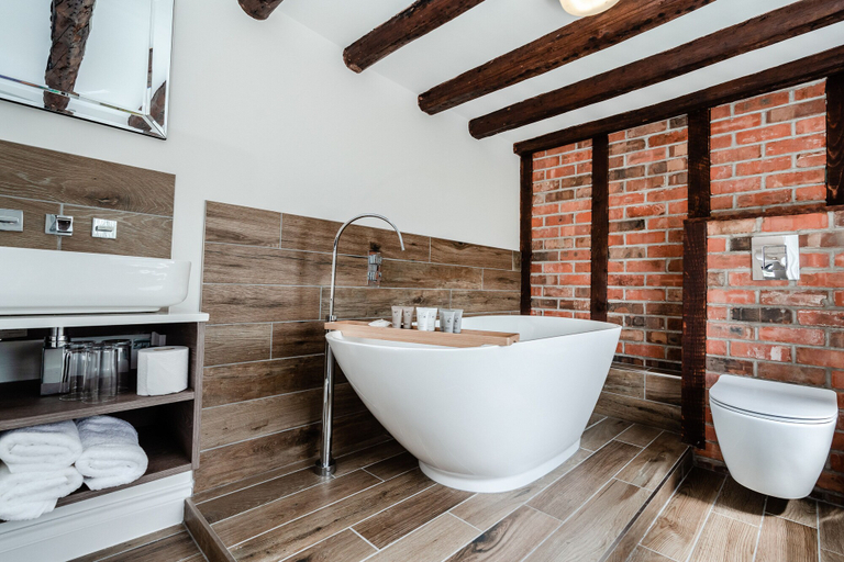 Bathroom 3, Pike & Eel Hotel and Marina, Cambridgeshire