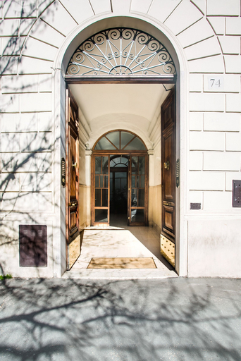 Exterior & Views 2, Day by Day, Roma