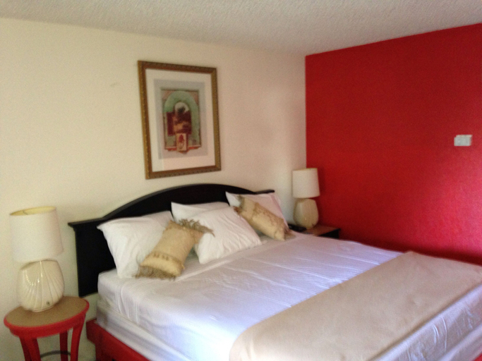 Bedroom 3, Desert Hot Springs Spa Hotel, Riverside
