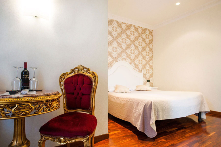 Bedroom 3, Royal House, Roma
