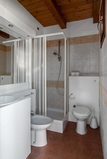 Bathroom 3, Villaggio Cà Laguna, Gorizia
