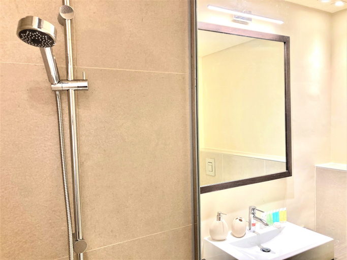Bathroom 2, Amazing Living With Balcony - Park View JVC, Dubai