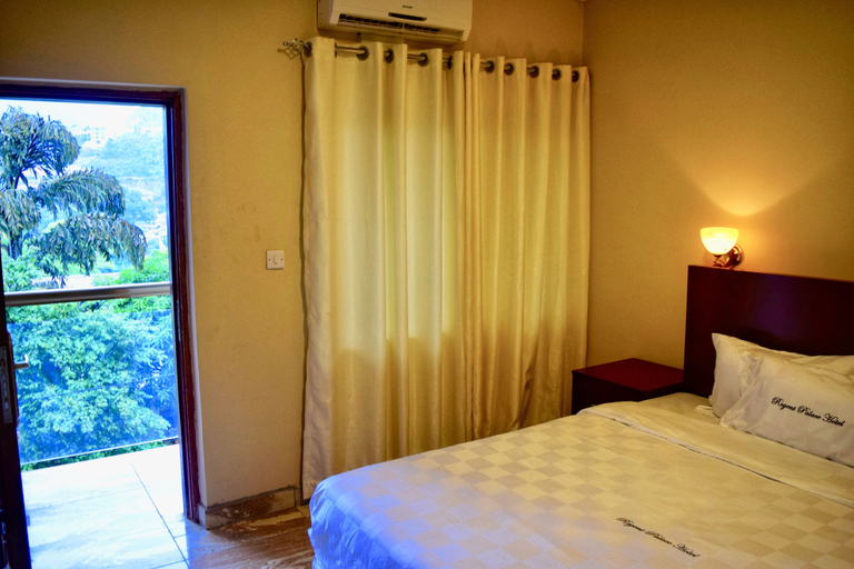 Bedroom 2, Regent Palace Hotel, Western Urban