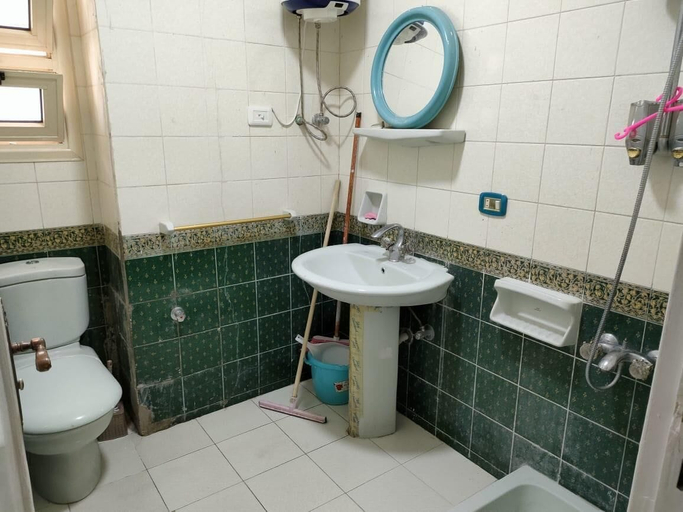 Bathroom, lovely time, Alexandria