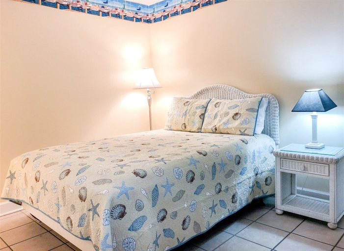 Bedroom 1, Moondrifter 502, Bay