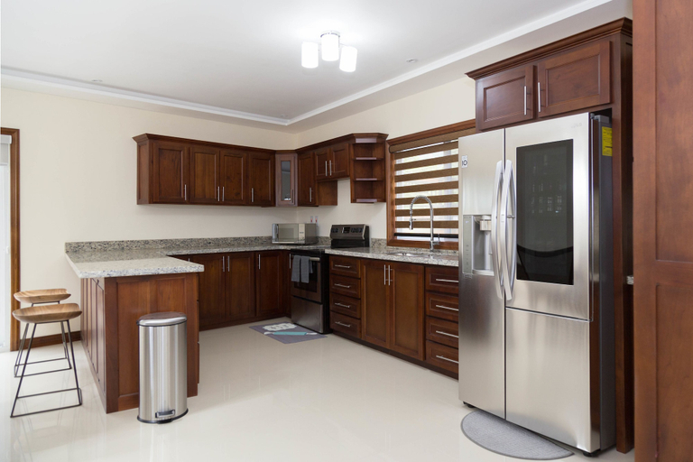 Others 5, Luxury 3 Level Town House