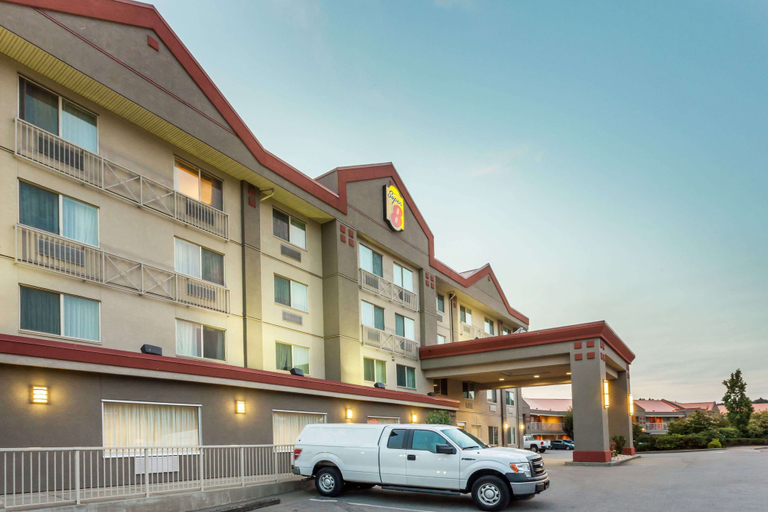 Exterior & Views 2, Super 8 by Wyndham Abbotsford BC, Fraser Valley