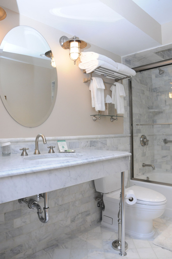 Bathroom 4, The Lyme Inn, Grafton