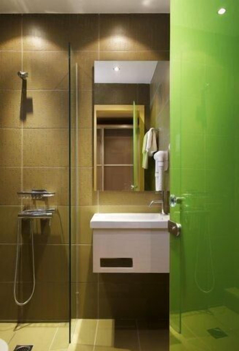 Bathroom 4, Astoria Hotel, Thessaly