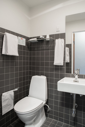 Bathroom 4, Østergaards Hotel, Herning