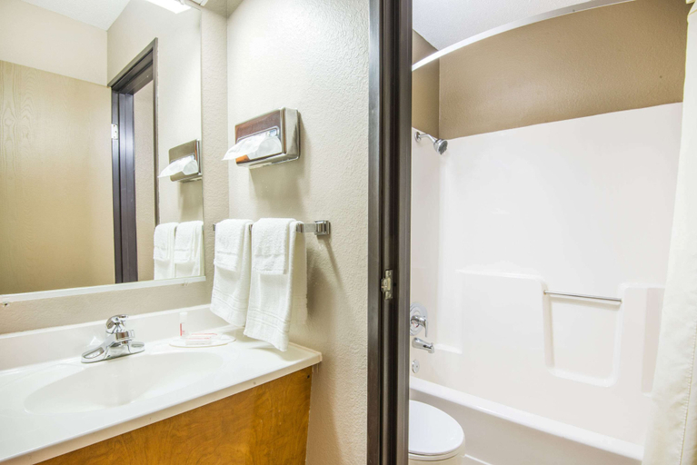 Bathroom 4, Super 8 by Wyndham Nevada, Vernon