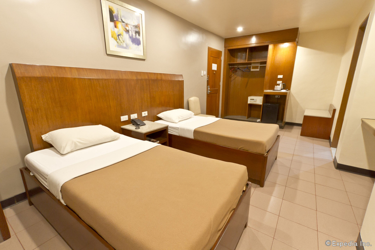 Bedroom 3, W Express Hotel, Cebu City