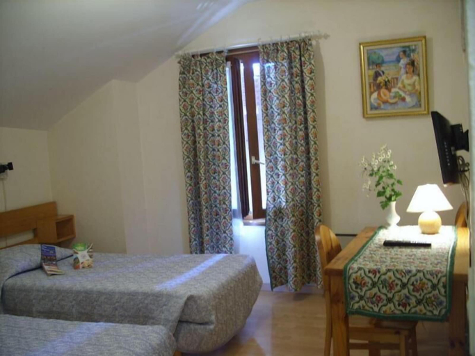 Bedroom 2, Auberge d'Anthy, Haute-Savoie
