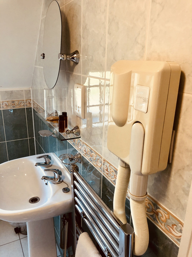 Bathroom 3, The Horseshoe Inn, East Sussex