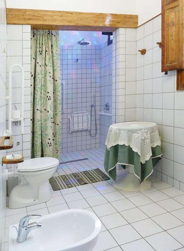 Bathroom 3, Baglio Fontanasalsa, Trapani
