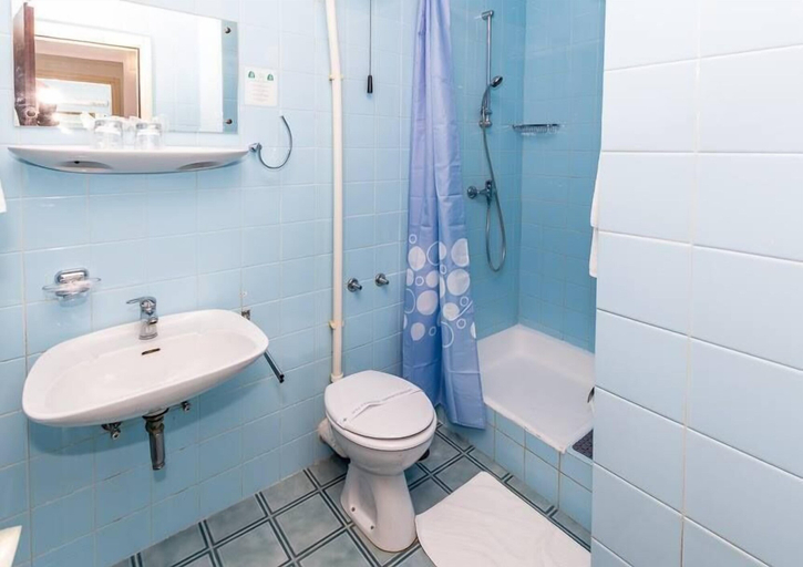Bathroom 3, Hotel Zagreb, Split