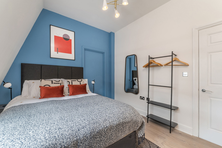 Bedroom 3, 140 Minories, London