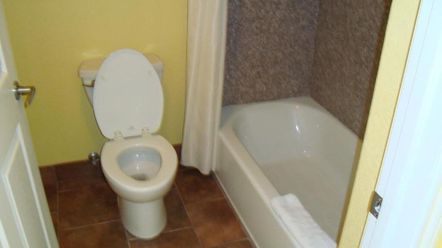 Bathroom 4, Winnquest Inn Near Ft. Sam Houston, Bexar