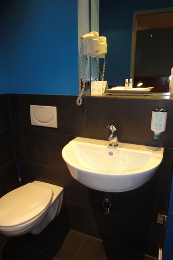 Bathroom 5, Hotel Belle Blue, München
