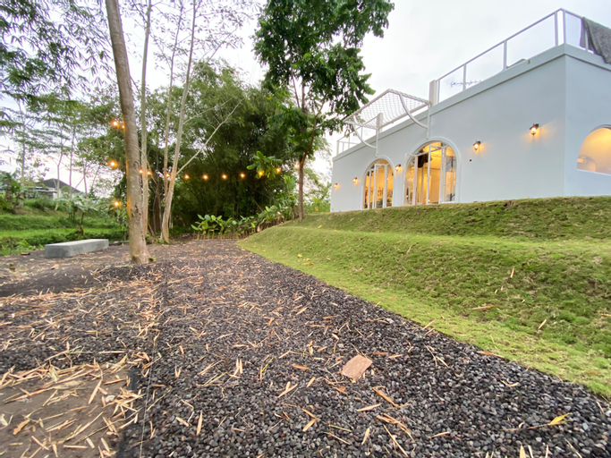 Exterior & Views 3