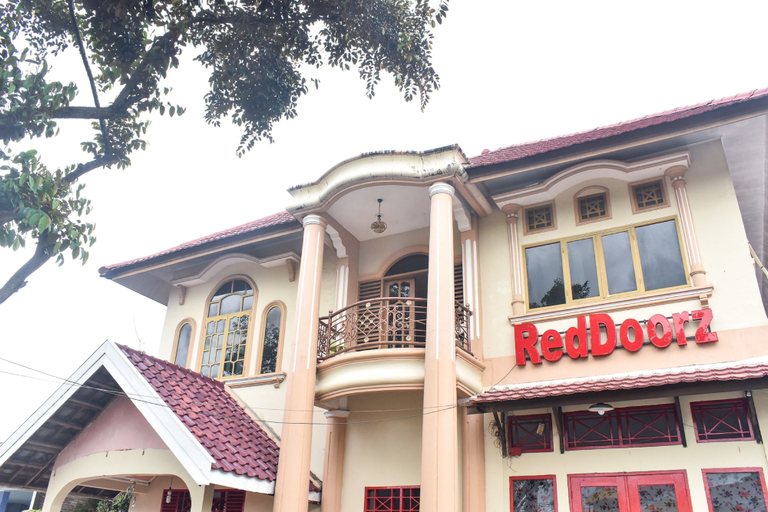 Exterior & Views 2, RedDoorz near Sultan Hasanuddin Airport 2 Makassar, Maros