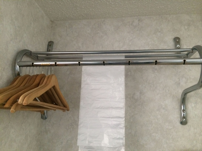 Bathroom 4, Island Inn, Hall
