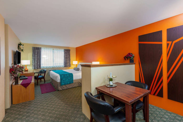 Bedroom 3, Howard Johnson by Wyndham Leavenworth, Chelan