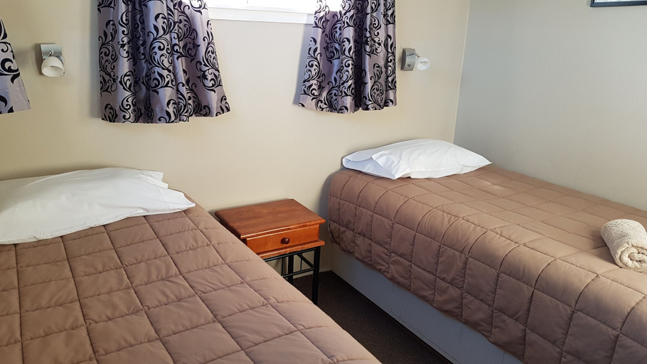 Bedroom 2, Greymouth Motel, Grey
