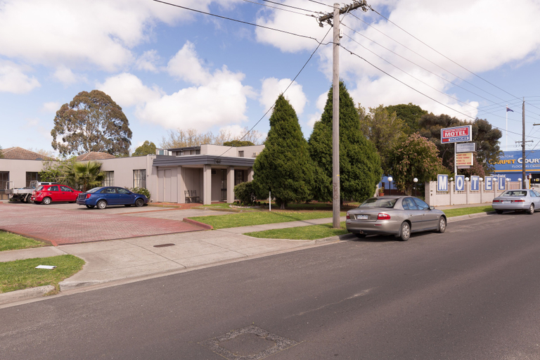 Others 5, Chadstone Executive Motel, Melbourne
