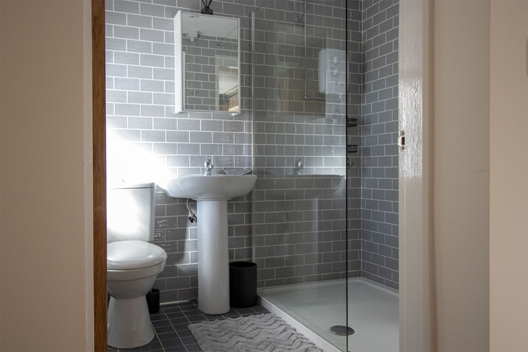 Bathroom 3, West Mead Cottage, Wirral