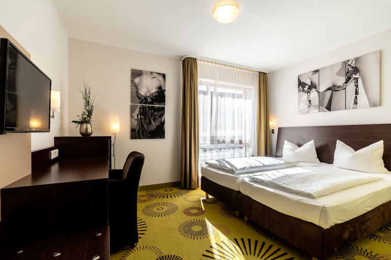 Bedroom 2, Altstadthotel Guesthouse die Galerie, Ingolstadt