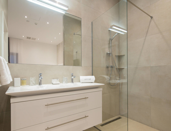 Bathroom 5, Marina Baotić Apartments, Trogir