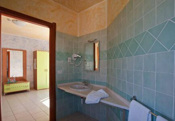 Bathroom 4, Ariadimari Hotel, Sassari