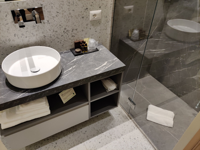 Bathroom 5, La Bella Modena Centro, Modena