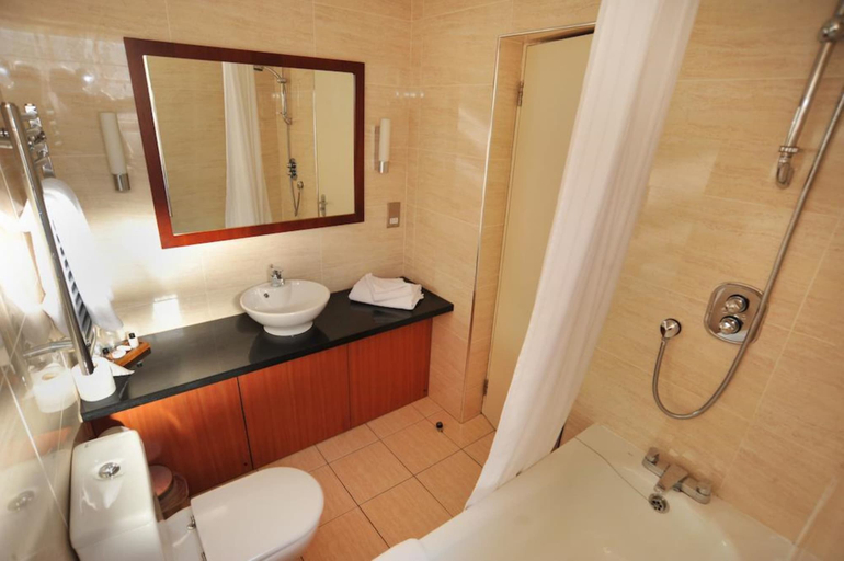 Bathroom 4, Golden Lion Hotel, Stirling