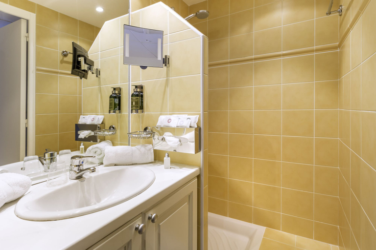 Bathroom 5, Le Suffren Hotel, Golfe de Saint-Tropez, Var