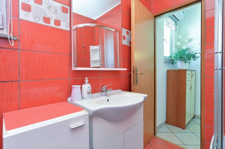 Bathroom 4, House 1044, Svetvinčenat
