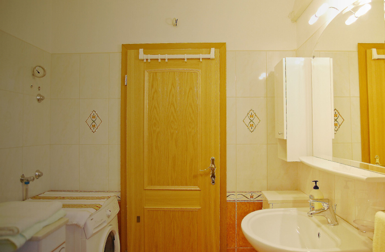 Bathroom 3, Sol Jardin Apartments, Medulin