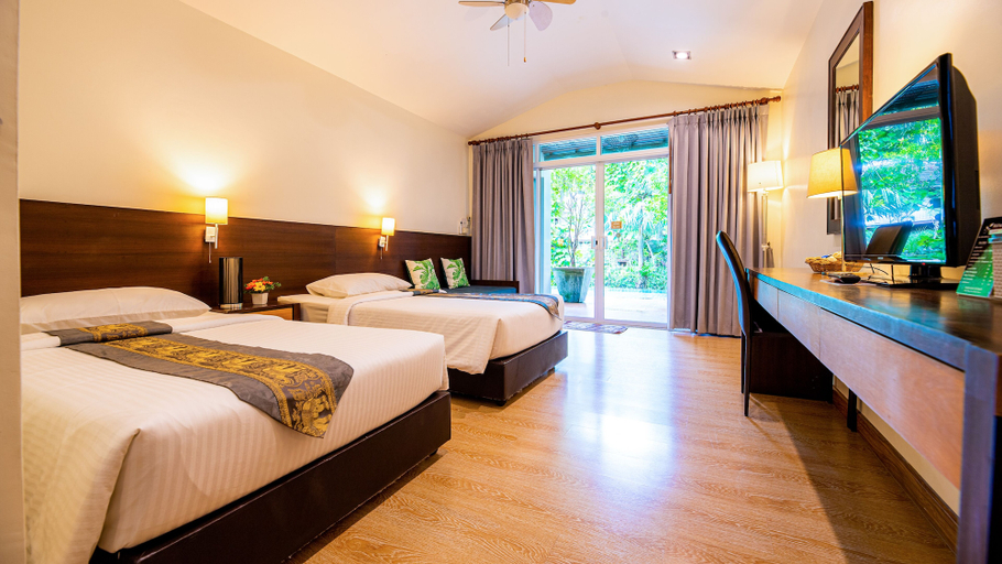Bedroom 3, Baan Klang Aow Beach Resort, Bang Saphan