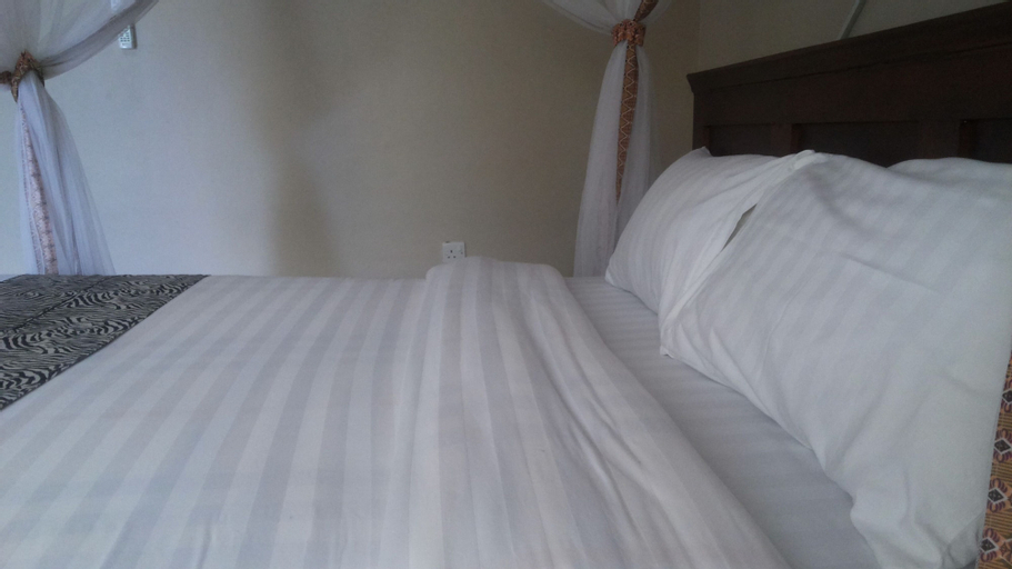 Bedroom 3, Lavic Country Resort, East Moyo