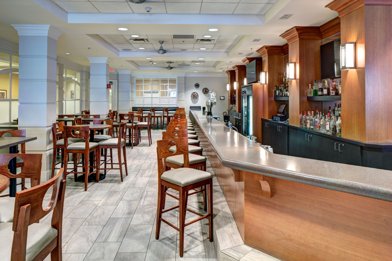 Food & Drinks 5, DoubleTree by Hilton Milwaukee Downtown, Milwaukee