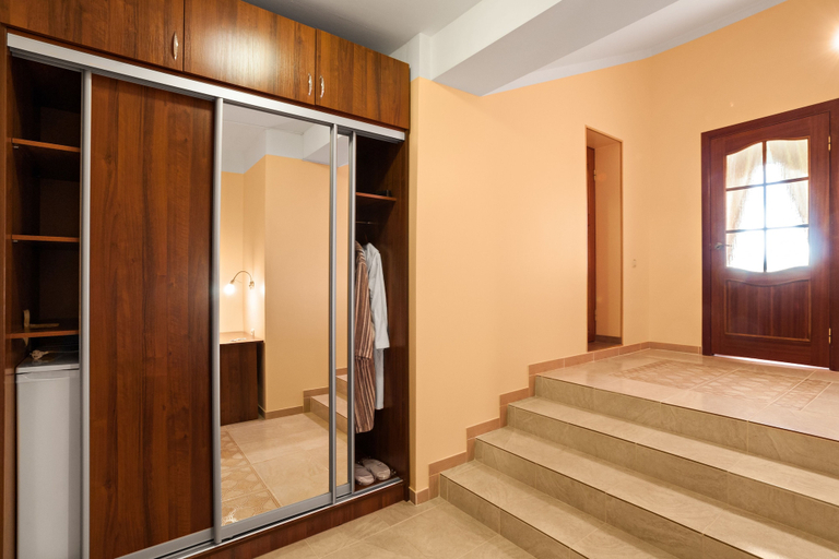 Others 4, Petrovskaya Hotel, Vsevolzhskiy rayon