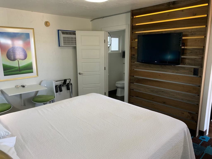 Bedroom 2, The Sands Motel, Clark