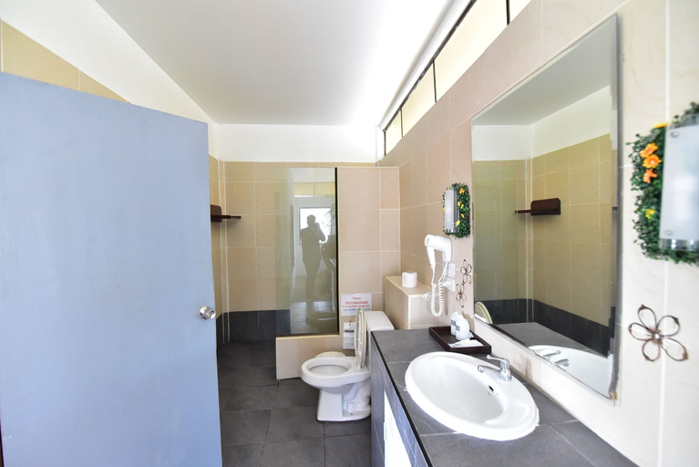 Bathroom 4, Kohhai Fantasy Resort & Spa, Ko Lanta