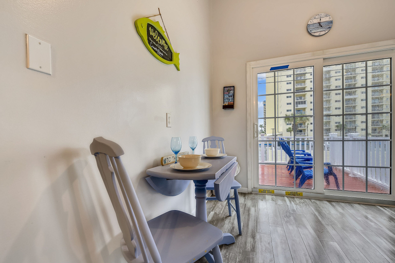 Others 5, Feeling Tip'Sea by Book That Condo, Bay