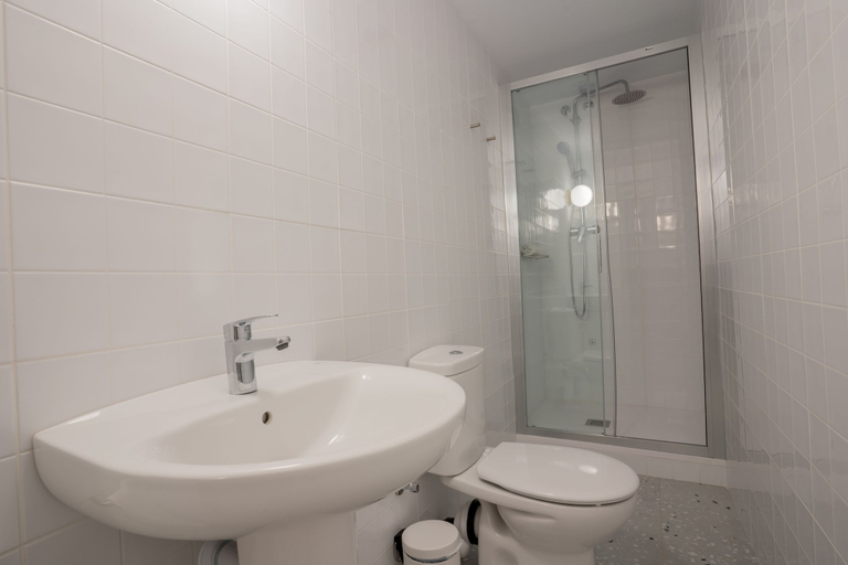 Bathroom 4, Hostal Hera , Barcelona