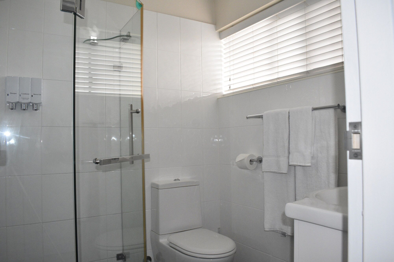 Bathroom 5, Best Western Ipswich, Ipswich - Central