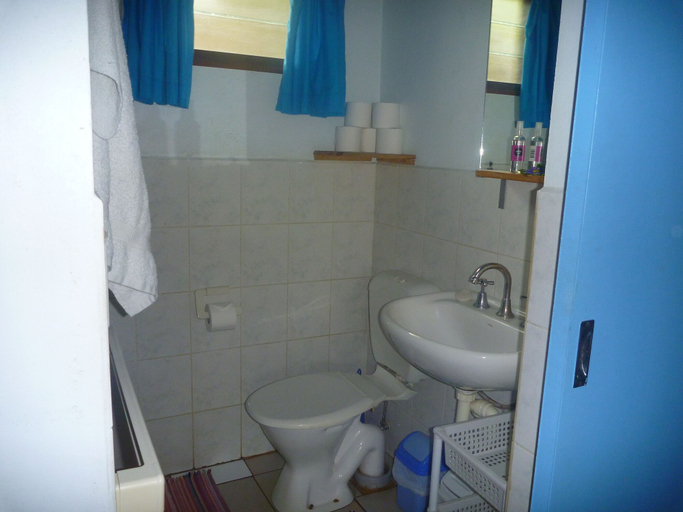 Bathroom 5, Travellers Motel, Port Vila