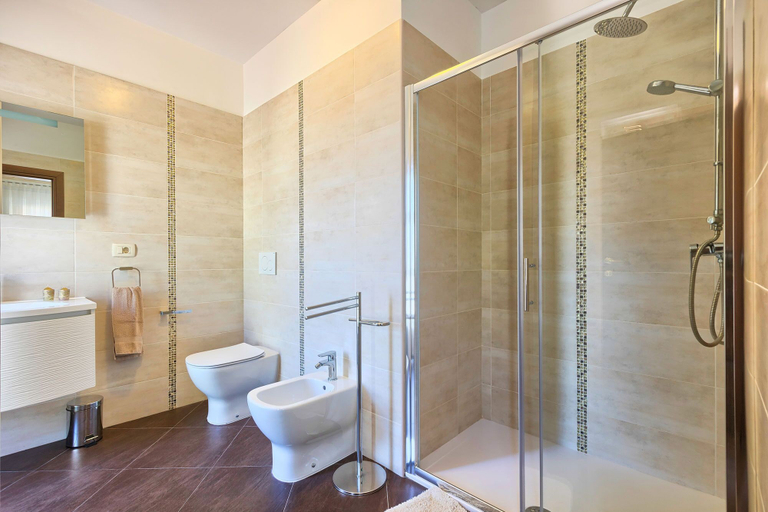 Bathroom 4, Apartment 1564, Pula